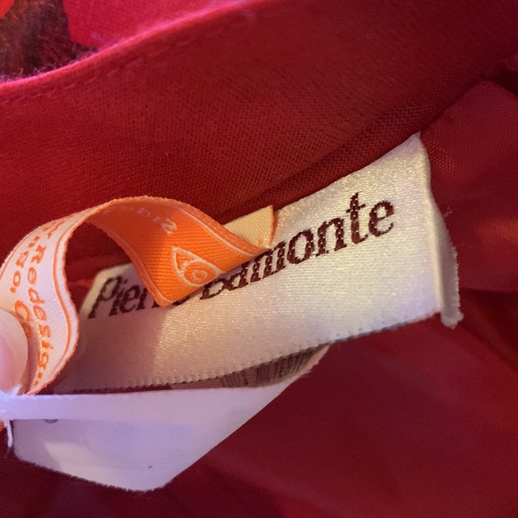 Red pants with black stars, fits like a size 6 - Picture 15 of 15